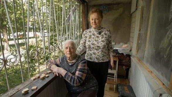 ביתה של ריטה בת ה-86 ניזוק גם כן בהפצצות