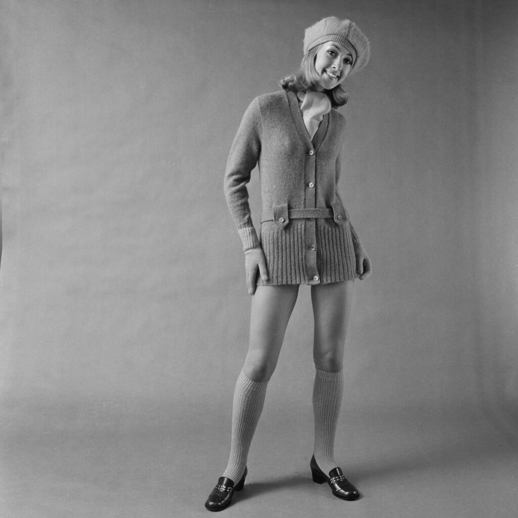 A model during a fashion shoot, 1968 (Photo: Evening Standard/Hulton Archive/Getty Images) דוגמנית בצילומי אופנה, 1968