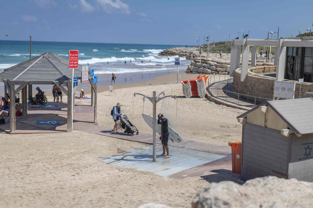 Tel Aviv's beach (Photo: ilia YEFIMOVICH / AFP) חוף הים בתל אביב
