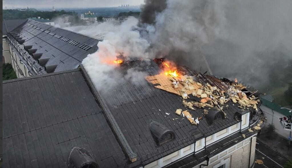 Российские удары по Киеву, 15.06.2026 (Фото: пресс-служба ГСЧС Украины) Российские удары по Киеву, 15.06.2026