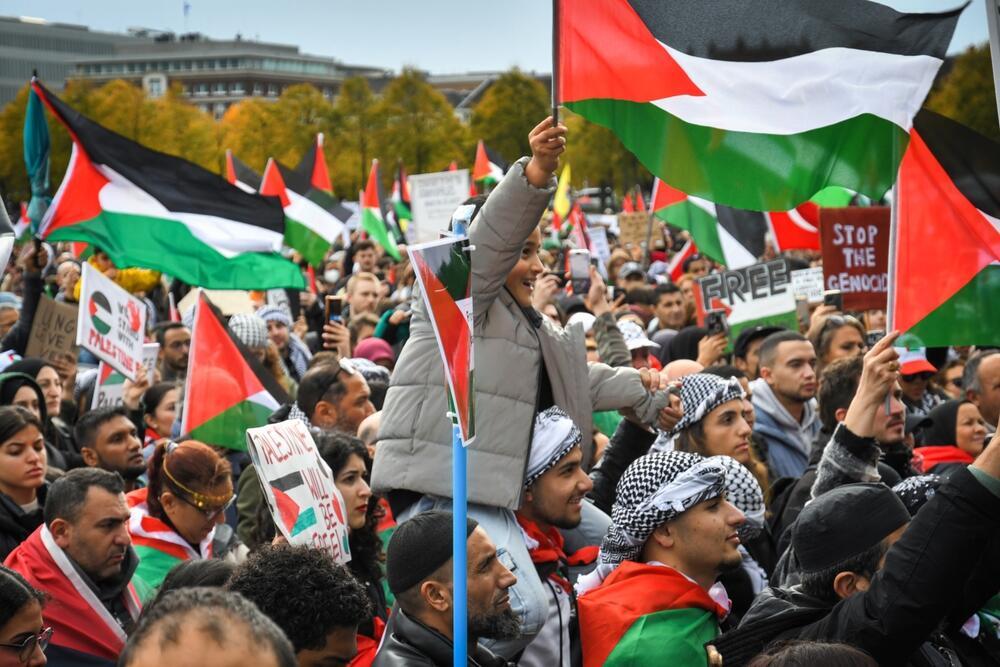 The war in Gaza sparked US protests over Israel’s military actions against the Palestinians in Gaza (Photo: pmvfoto/Shutterstock) מחאה פרו-פלסטינית בהולנד
