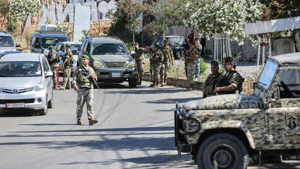 Entrance to Nabatieh as locals return home (Photo: Mahmoud Zayyat / AFP) הכניסה ל נבטיה תושבים חוזרים הביתה