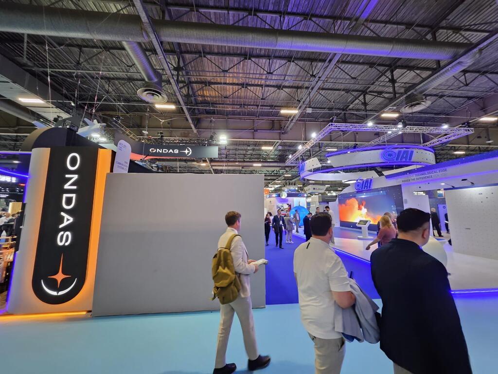 An Ondas pavilion at an arms show (Photo: Courtesy of Ondas) ביתן אונדס, ליד התעשייה האווירית