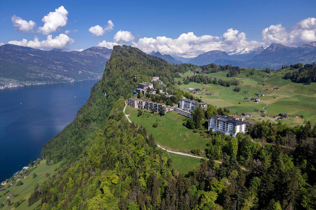 The Bürgenstock resort (Photo: Fabrice COFFRINI / AFP) אתר הנופש בורגנשטוק