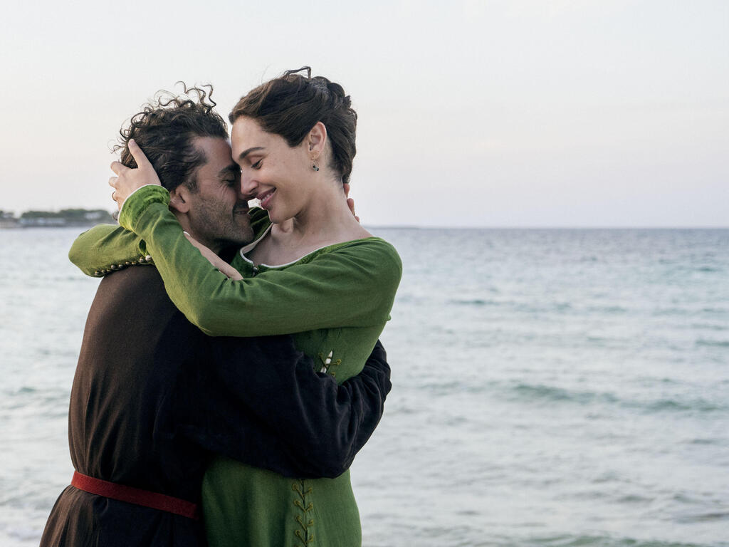 Photo: Netflix גל גדות ואוסקר אייזק, מתוך "בידיים של דנטה"