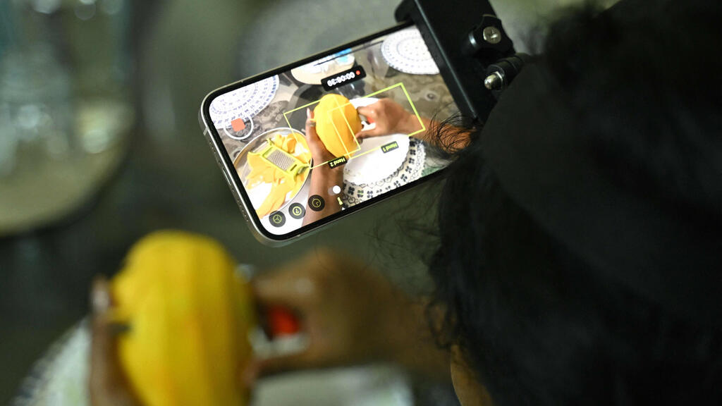 What the smartphone records (Photo: R.Satish Babu/AFP) נאגירדי סרירמיאצ'נדרה