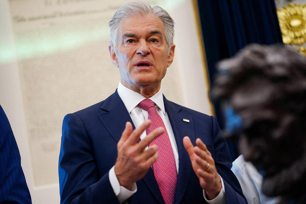 Administrator for the Centers for Medicare & Medicaid Services Mehmet Oz speaks, after US President Donald Trump signed an executive order about easing restrictions on mental health treatments, including, ibogaine, in the Oval Office of the White House in Washington, D.C., April 18, 2026 (Photo: REUTERS/Nathan Howard/File Photo) Administrator for the Centers for Medicare & Medicaid Services Mehmet Oz speaks, after US President Donald Trump signed an executive order about easing restrictions on mental health treatments, including, ibogaine, in the Oval Office of the White House in Washington, D.C., April 18, 2026