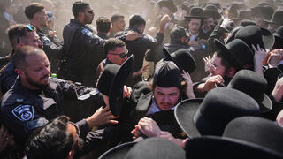 הפגנת חרדים ליד כלא 10