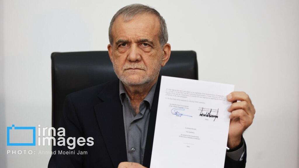 Pezeshkian with the memorandum of understanding signed in June פזשכיאן עם המזכר החתום