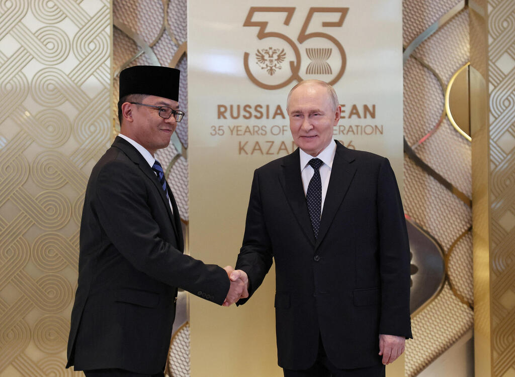 Russian President Vladimir Putin (right) (Photo: REUTERS/Anastasia Barashkova) Russian President Vladimir Putin (right)