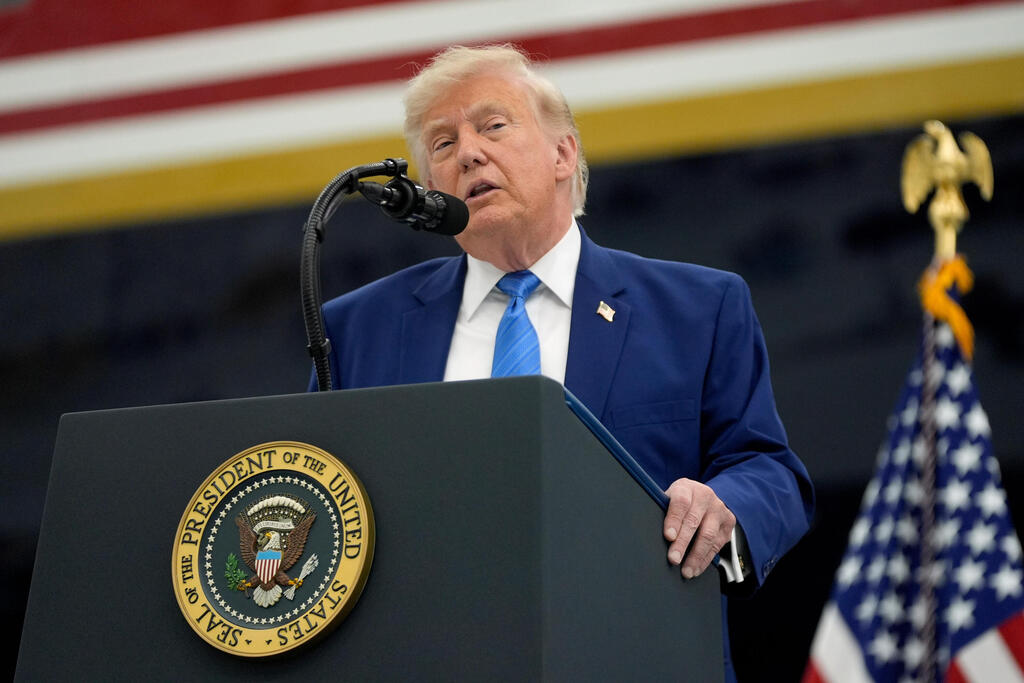 We cannot build on long-term personal relations (Photo: AP Photo/Manuel Balce Ceneta) טראמפ נושא דברים לצד ה"אייר פורס 1" החדש