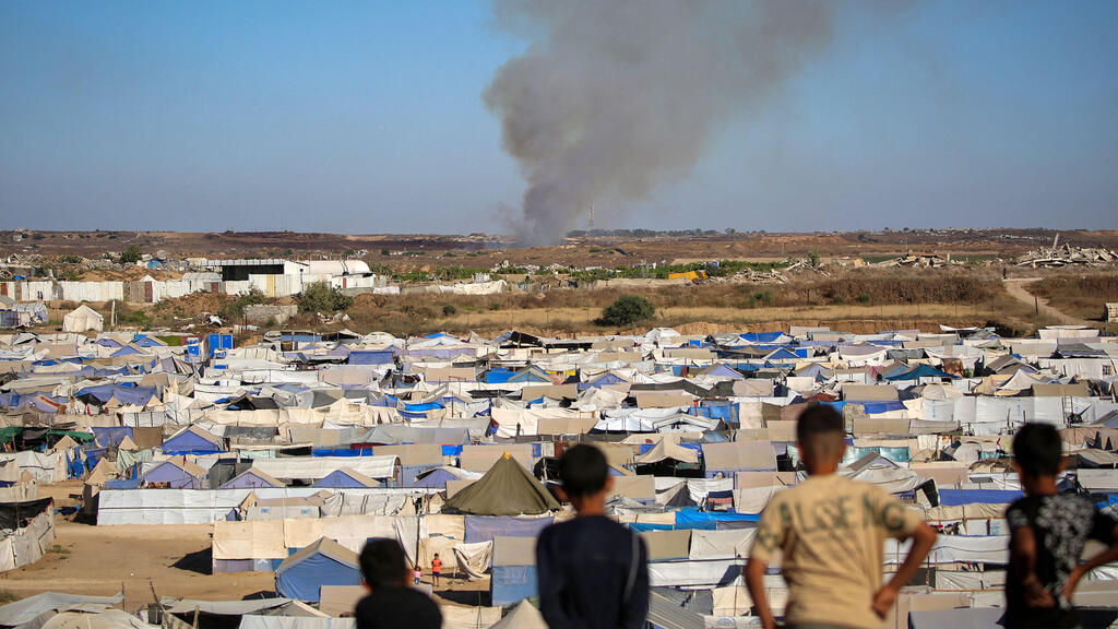 Refugees live in tents in Gaza (Photo: Eyad Baba / AFP) נוסייראת