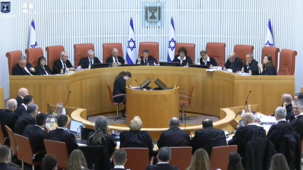שופט בג"ץ שטיין: "הכנסת לא יכולה לכתוב על כל דבר 'חוק יסוד'. זה לא טומי הילפיגר"