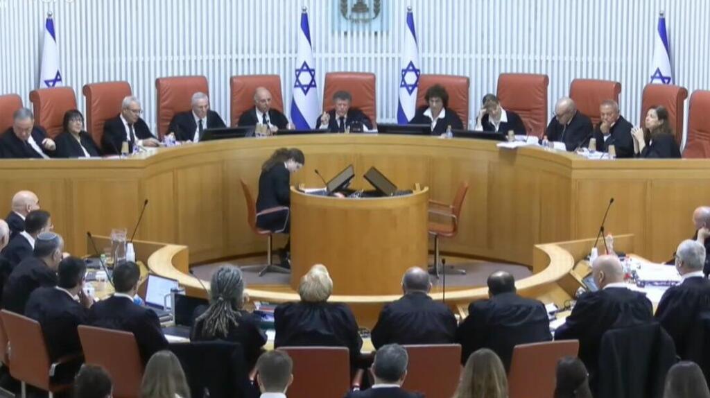 נציג הממשלה: כל כנסת יכולה לשנות את המבנה המשטרי; עמית: "אנחנו בשינוי משטרי"