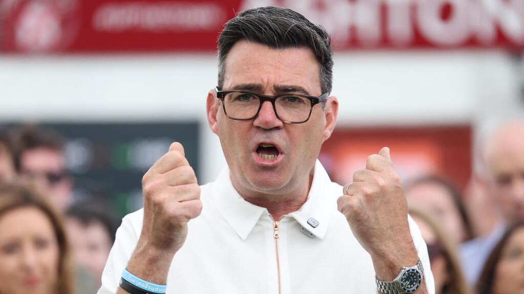 Andy Burnham (Photo: Ryan Jenkinson/Getty Images) אנדי ברנהאם אחרי ניצחונו בבחירות מיוחדות לפרלמנט בריטניה במחוז מייקרפילד 19 ביוני