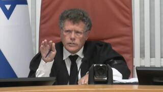 עמית: "בגופו של כל שופט יושתל שבב פוליטי"