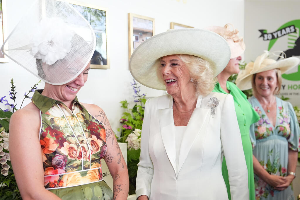 Queen Camilla in a dress by designer Anna Valentine (Photo: Aaron Chown - WPA Pool/Getty Images) המלכה קמילה ברויאל אסקוט, 2026