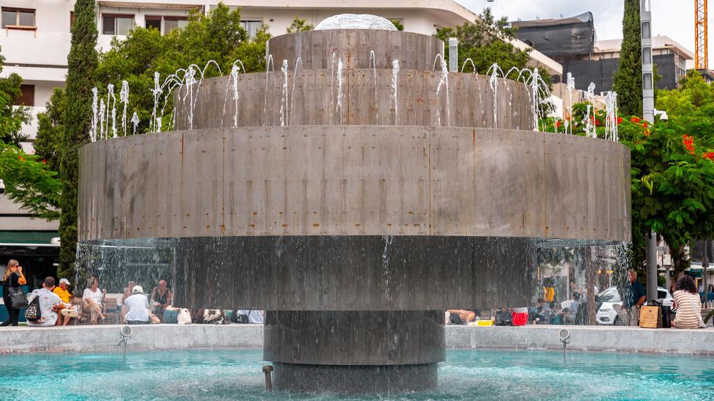 'Fire and Water' fountain in its changed appearance (Photo: ColorMaker, Shutterstock) המזרקה בגרסתה החדשה, נטולת הצבעים