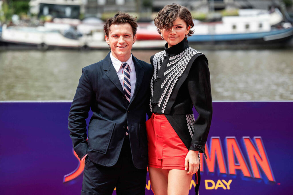 A Louis Vuitton outfit with Tom Holland at the Amsterdam premiere (Photo: Simon Lenskens/ANP/AFP) זנדאיה וטום הולנד בפרמיירה של "ספיידרמן: יום חדש" באמסטרדם, 2026