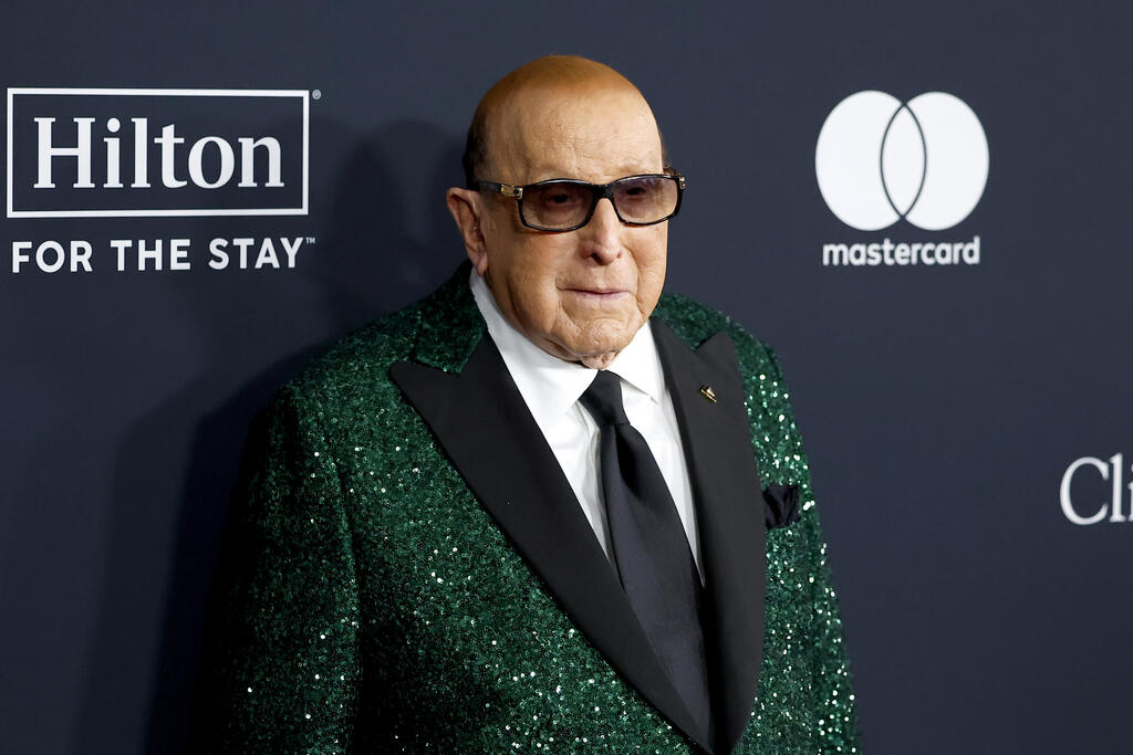Clive Davis (Photo: Leon Bennett/Getty Images for The Recording Academy) קלייב דייויס