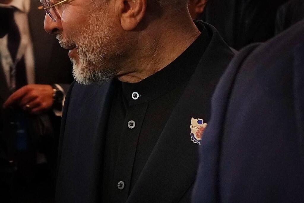 Iranian parliament speaker Mohammad Bagher Ghalibaf and the pin during the negotiations (Photo: Used under Section 27A of the Copyright Law) מוחמד באקר קאליבאף והסיכה