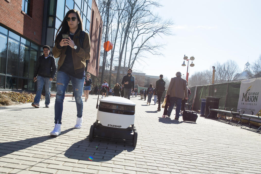 A Starship autonomous delivery robot (Photo: Starship) רובוטי משלוחים - מהבטחה גדולה לסכנה על המדרכות