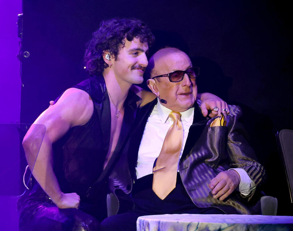 Davis and Benson Boone (Photo: Leon Bennett/Getty Images for The Recording Academy) קלייב דייוויס ובנסון בון
