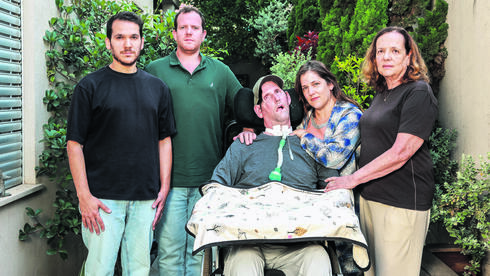 מימין לשמאל: רחל, אור, יונתן, מיכאל ועילי לוין