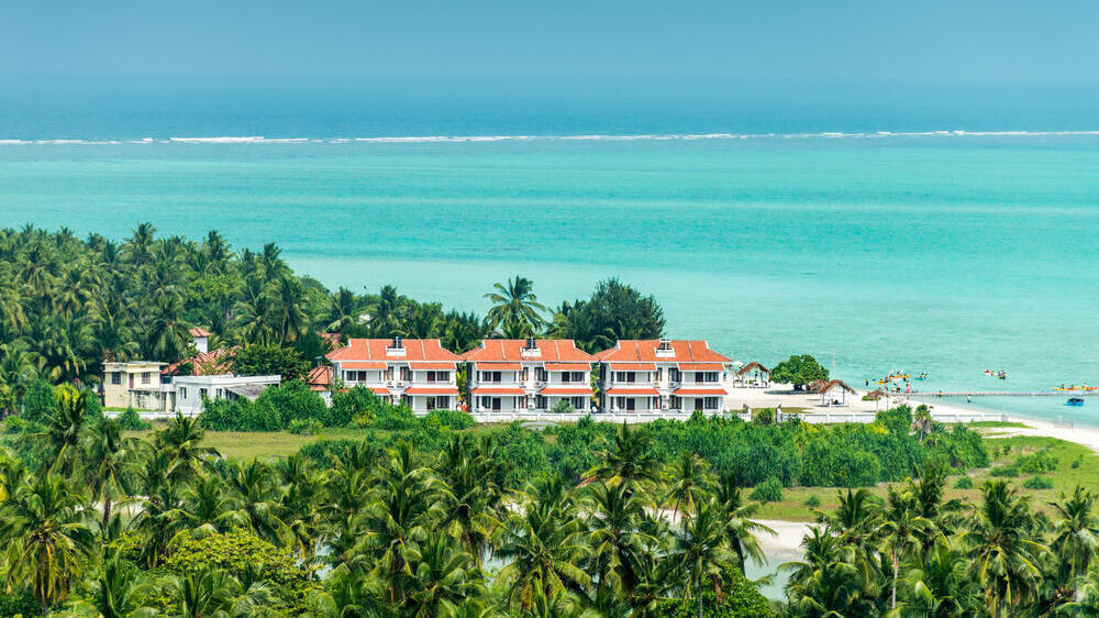 Minicoy Island does have a holiday village (Photo: sixpixx /Shutterstock) כפר נופש באי מיניקוי