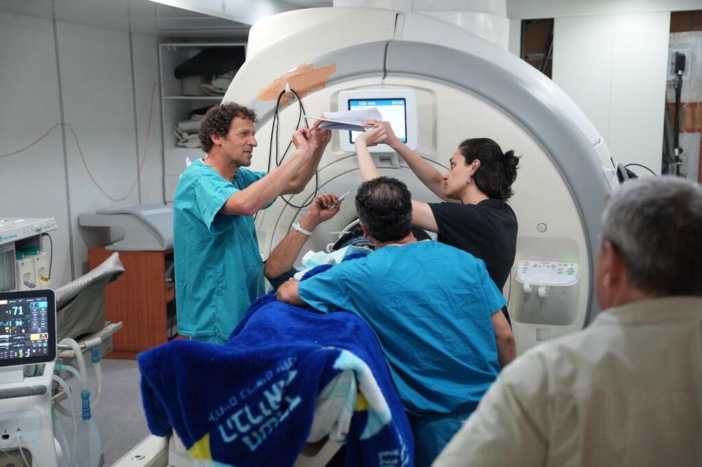 "We hope this new development can help many thousands of people dependent on opioids, in a safer and less traumatic way” (Photo: Rambam Health Care Campus) מומחי רמב"ם גמלו מכור לתרופות באמצעות גלי קול בטכנולוגיה של "אינסייטק"