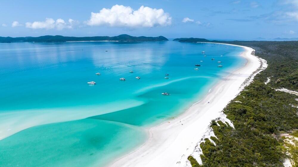 Whitehaven Beach in Australia (Photo: Juergen_Wallstabe /Shutterstock) חוף ווייטהייבן