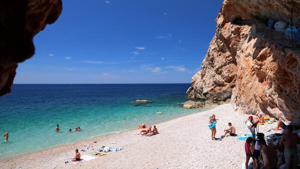 Psiacha Beach (Photo: Tupungato/Shutterstock) חוף פסיאצ'ה