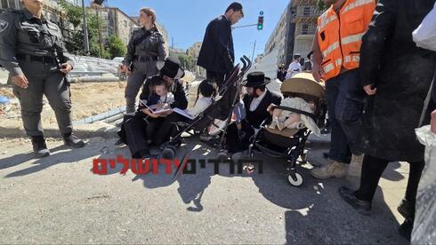 חרדים קיצונים פרצו למתחם העבודות של הרכבת הקלה בירושלים 