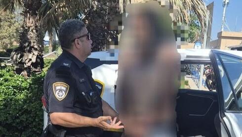נעצר תושב הוד השרון בחשד שביצע מעשה מגונה בשירותי הנשים בחוף בהרצליה
