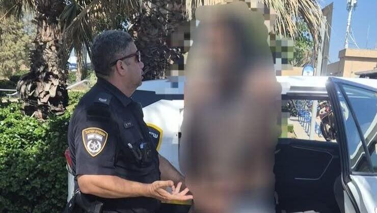 נעצר תושב הוד השרון בחשד שביצע מעשה מגונה בשירותי הנשים בחוף בהרצליה