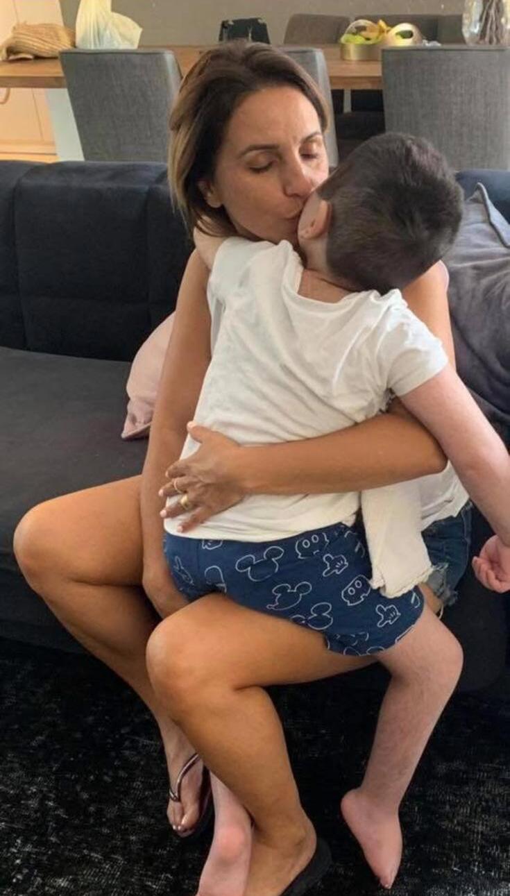 Hagit Malul embraces her son Itamar during his long rehabilitation journey (Photo: Courtesy of the family) Hagit Malul embraces her son Itamar during his long rehabilitation journey