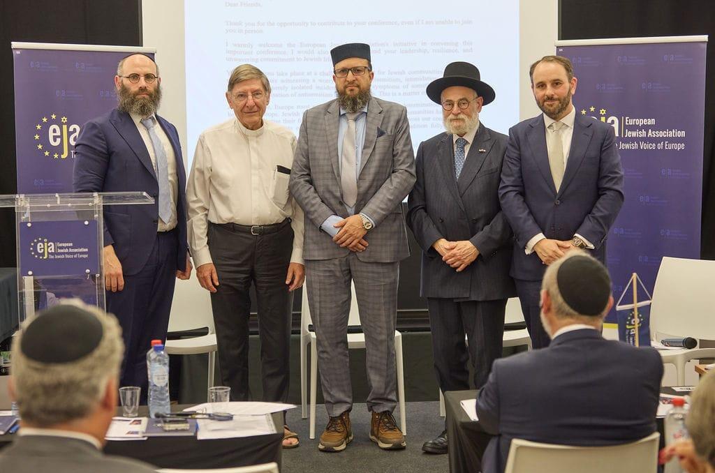 Some of the participants in the emergency conference (Photo: Gabriel Lelievre) כמה ממשתתפי ועידת החירום