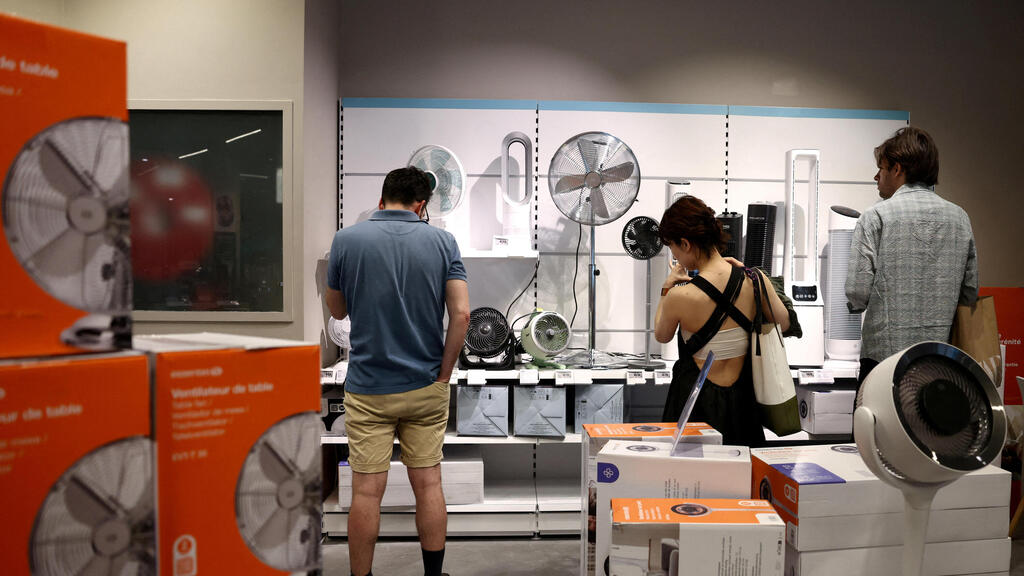 אירופה גל חום צרפת פריז קונים מאווררים ו מזגנים