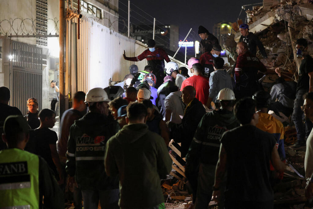 Photo: REUTERS/Leonardo Fernandez Viloria רעידת אדמה בקראקס ונצואלה