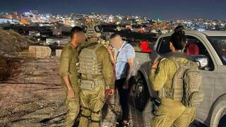 העברת החייל לידי המנהל האזרחי