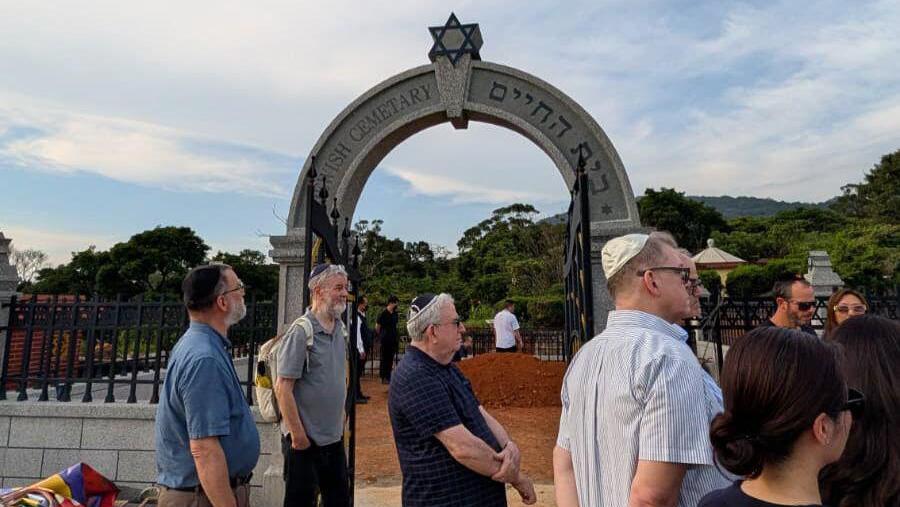 המלווים הגיעו מרחבי העולם