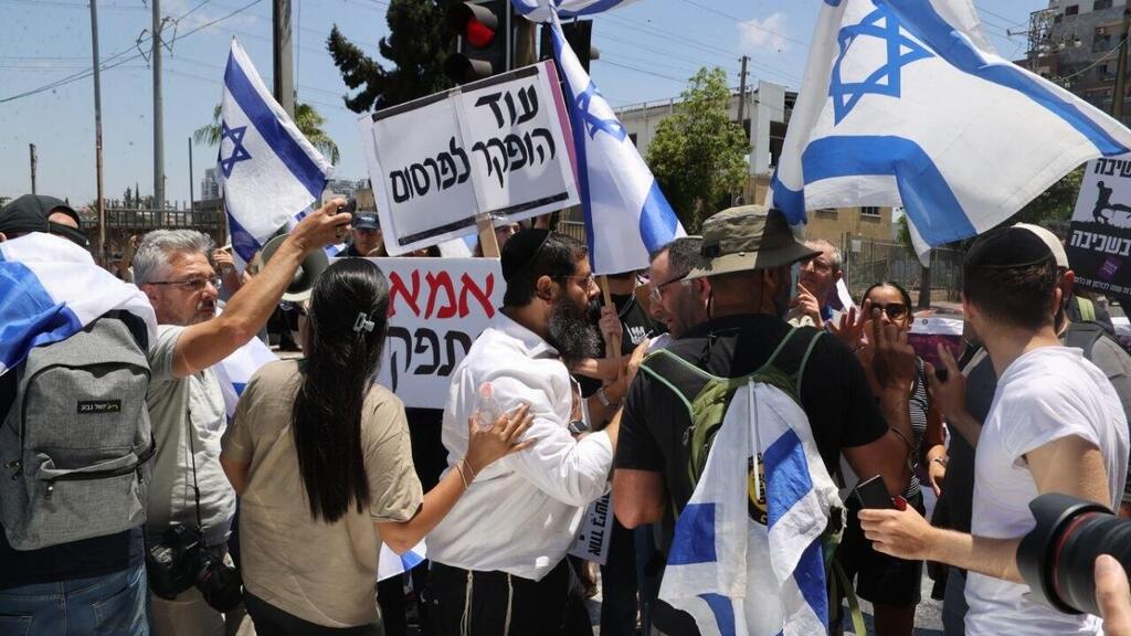 חסימת כבישים והפגנה של "אימהות בחזית"
