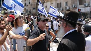 "אומרים חלאס": מפגינים חוסמים את הכניסה לבני ברק