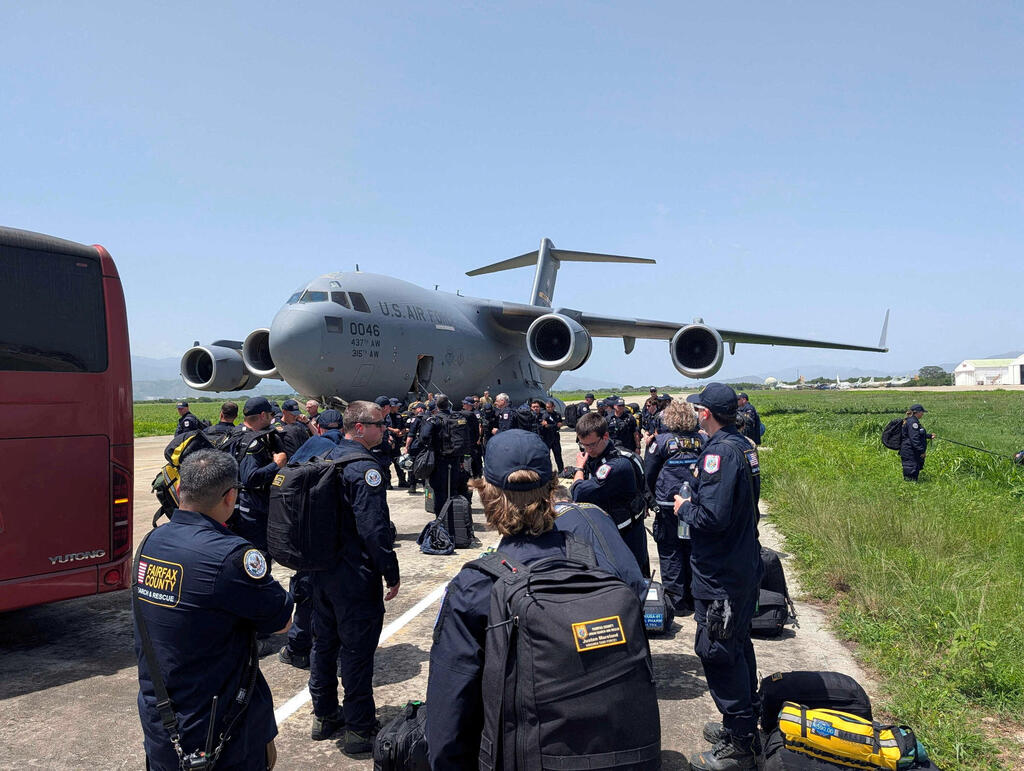 US aid delegation arrives in Venezuela after the earthquake, June 26 (Photo: social media. U.S. Department of State/Handout via REUTERS) משלחת סיוע של ארה"ב שהגיעה ל ונצואלה אחרי רעידת אדמה 26 ביוני
