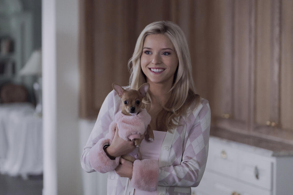 From 'Elle' (Photo: Courtesy of Amazon Prime) מתוך "אל"