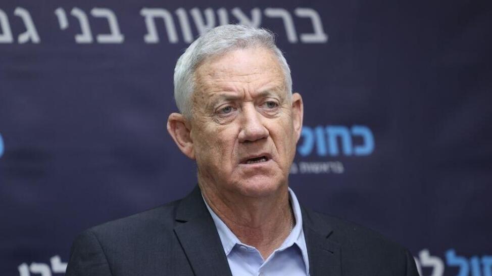 רץ כמעט עד הסוף: האינטרס הכלכלי - והמרוויחים מהפרישה של גנץ