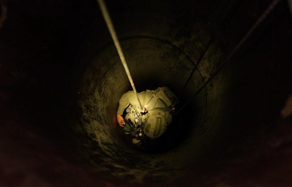 Yahalom troops seal the underground tunnel where Lt. Hadar Goldin was held (Photo: IDF) פעילות לוחמי יהל"ם לאיטום התוואי התת-קרקעי בו הוחזק סגן הדר גולדין ז"ל