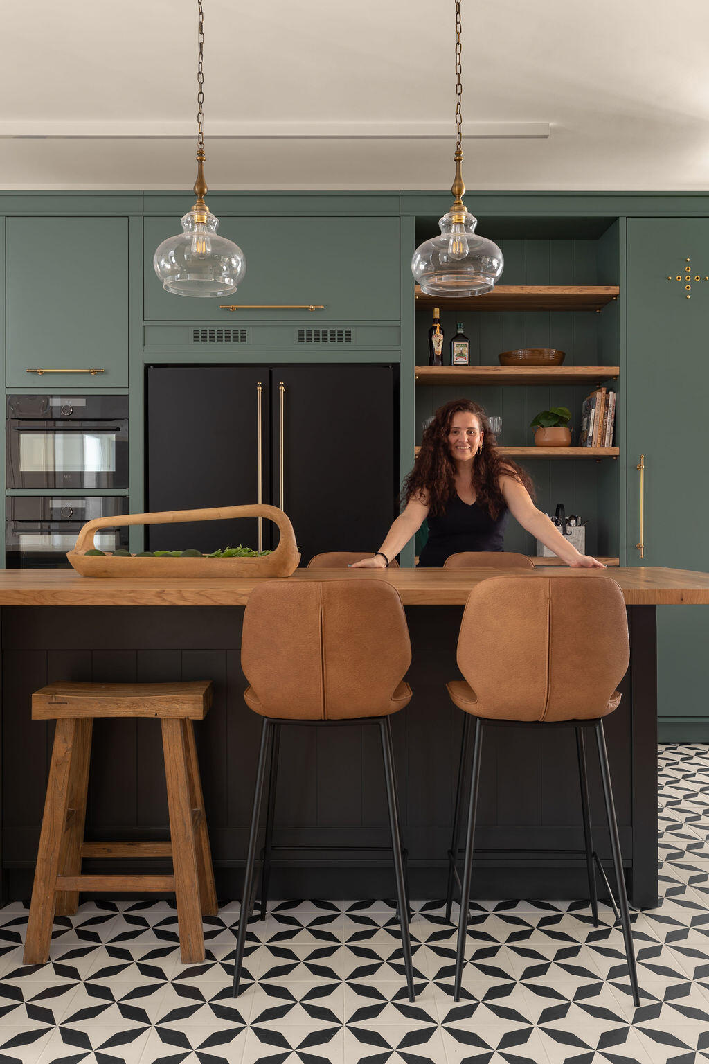 Interior designer Osi Katz (Photo: Maya Avgar) בית בקדימה, עיצוב: אוסי כץ