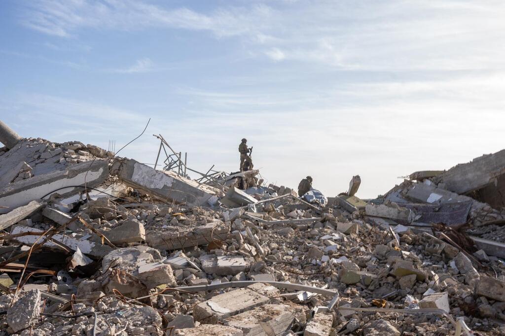 Photo: IDF לוחמי צה"ל על ההריסות ברצועת עזה