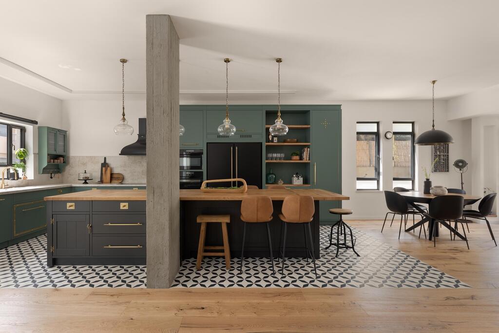 The kitchen underwent a complete transformation (Photo: Maya Avgar) בית בקדימה, עיצוב: אוסי כץ